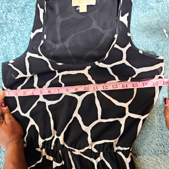 Michael Kors Black/White Sleeveless Pleated Maxi Dress - Picture 10 of 11